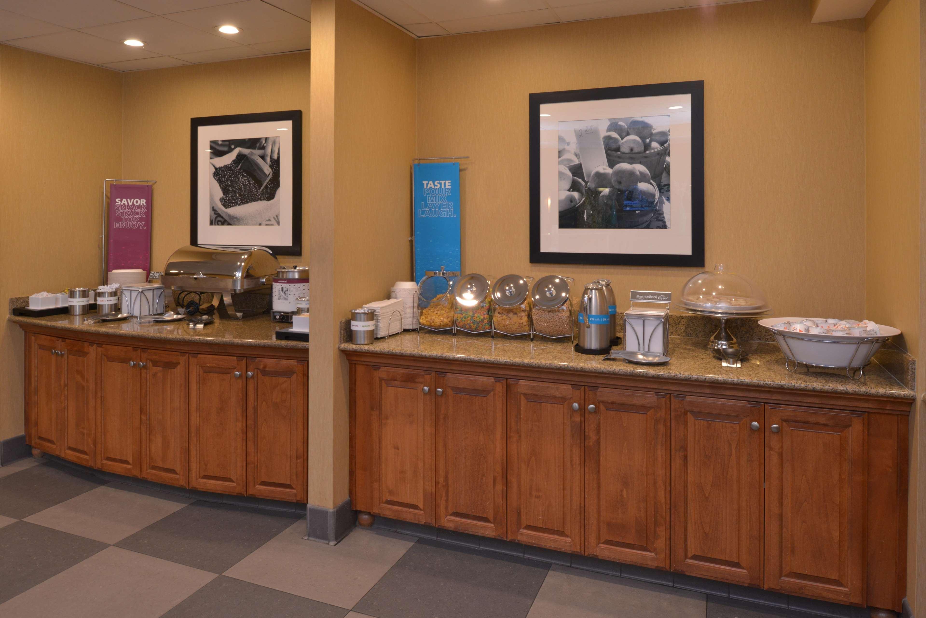 Hampton Inn And Suites Bakersfield North-Airport Екстер'єр фото
