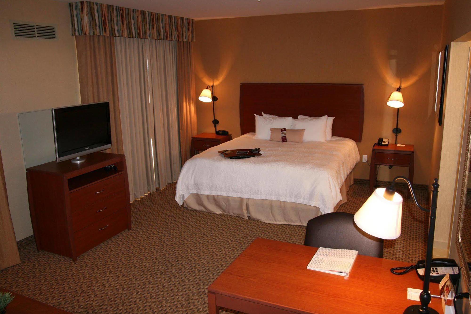 Hampton Inn And Suites Bakersfield North-Airport Номер фото
